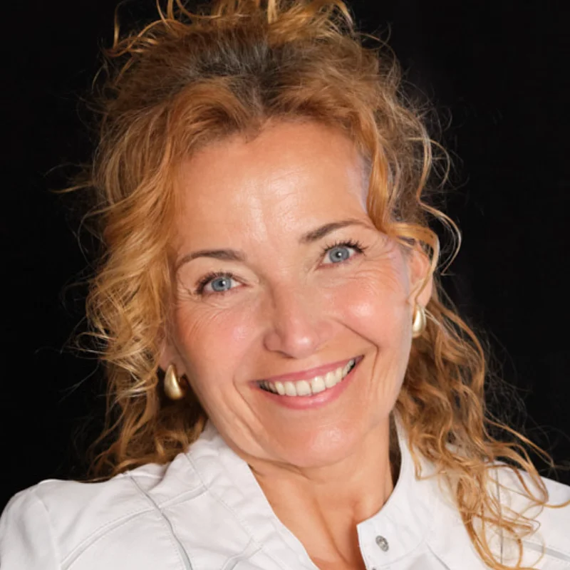 Mirka Surová – Manažérka kapely P.O.H